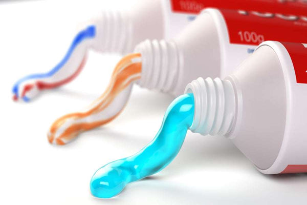 Avoid artificial colors in toothpastes